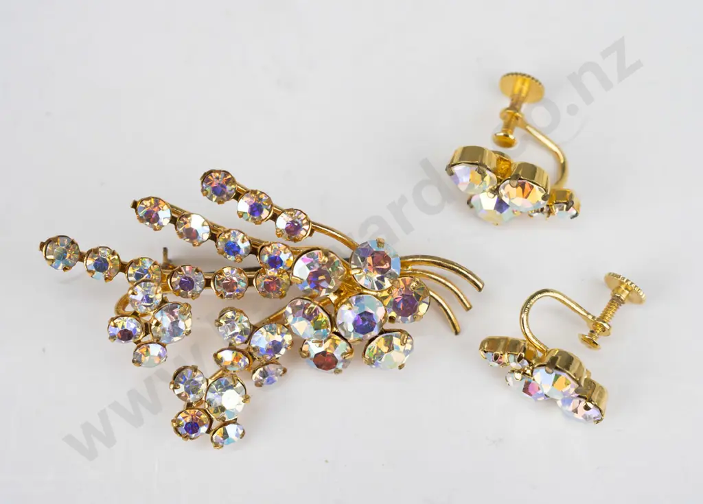 crystal brooch & earring set {screw on] Image 1++