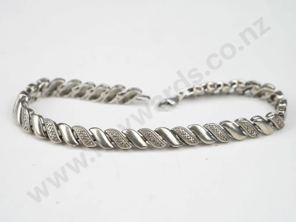 sterling silver link bracelet plain & engraved alternate links (11.9gm) Image 1++