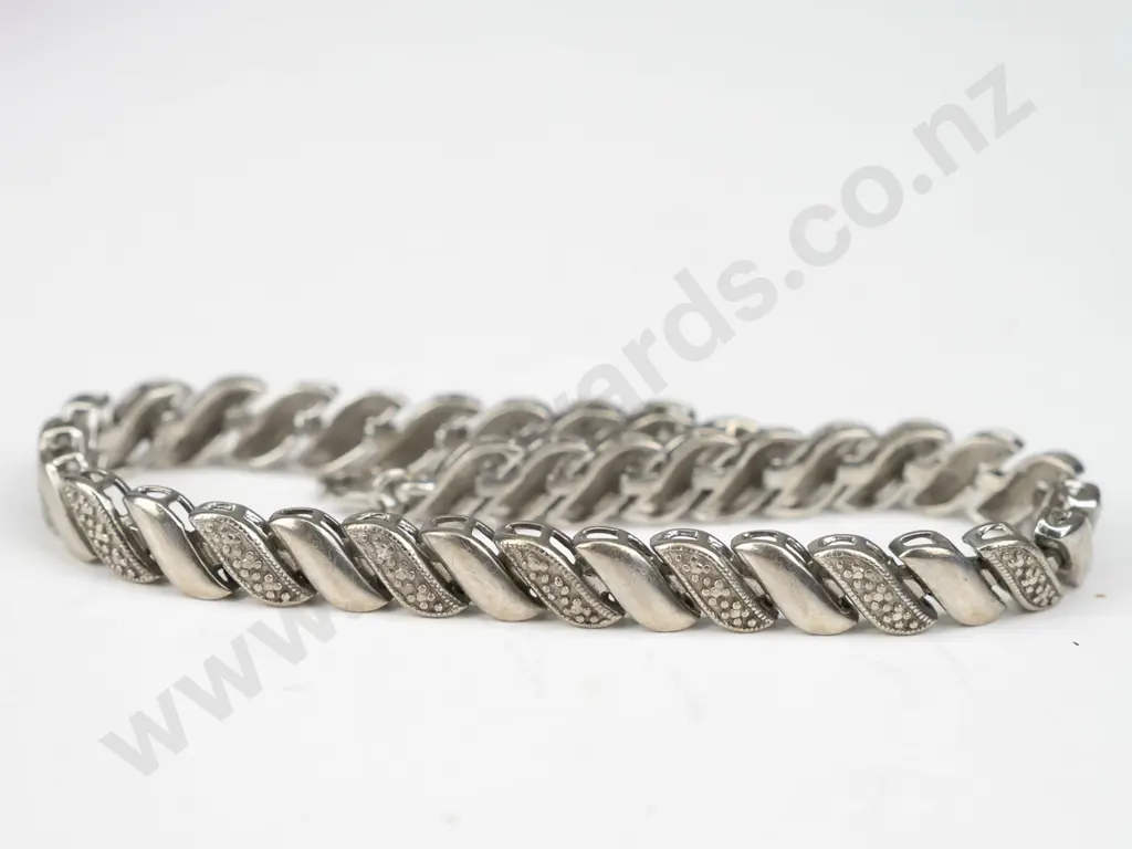 sterling silver link bracelet plain & engraved alternate links (11.9gm) Image 1++