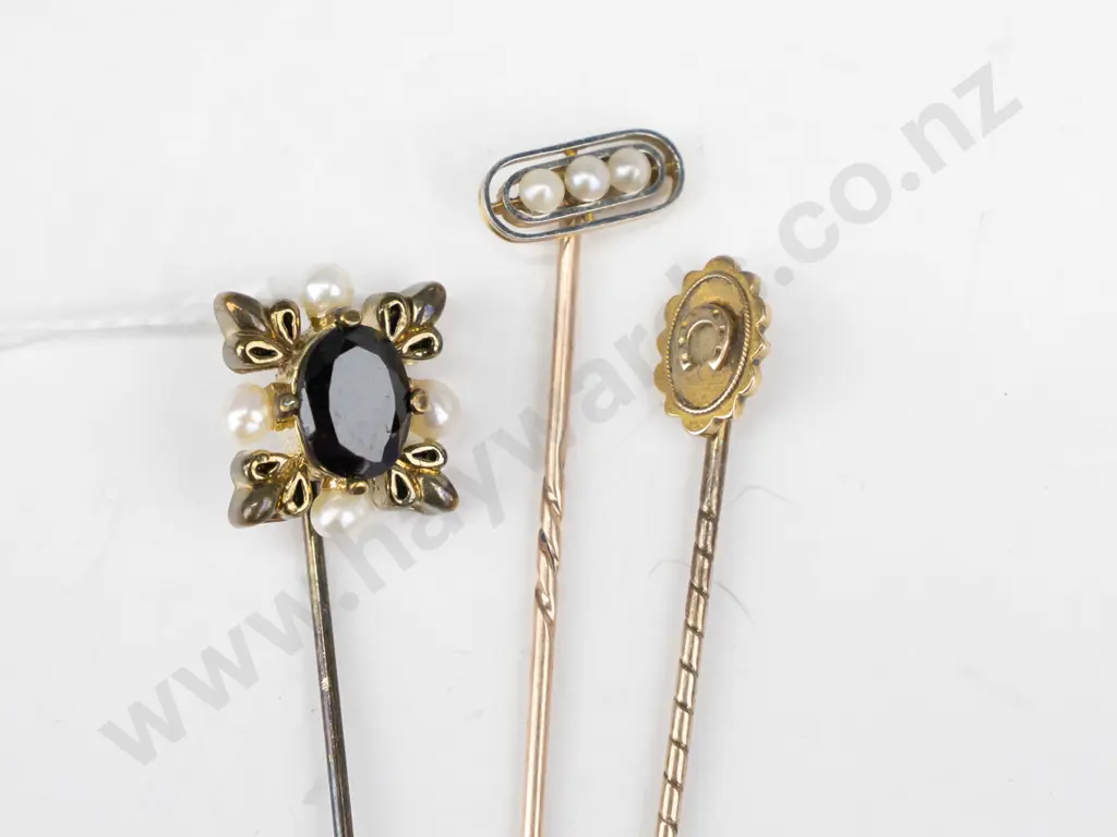 horseshoe lapel pin 15ct head, 3 pearl lapel pin so stamp & red stone 4 pearl lapel pin costume Image 1++