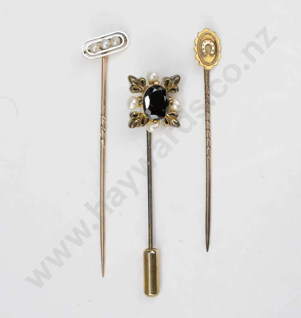 horseshoe lapel pin 15ct head, 3 pearl lapel pin so stamp & red stone 4 pearl lapel pin costume Image 1++
