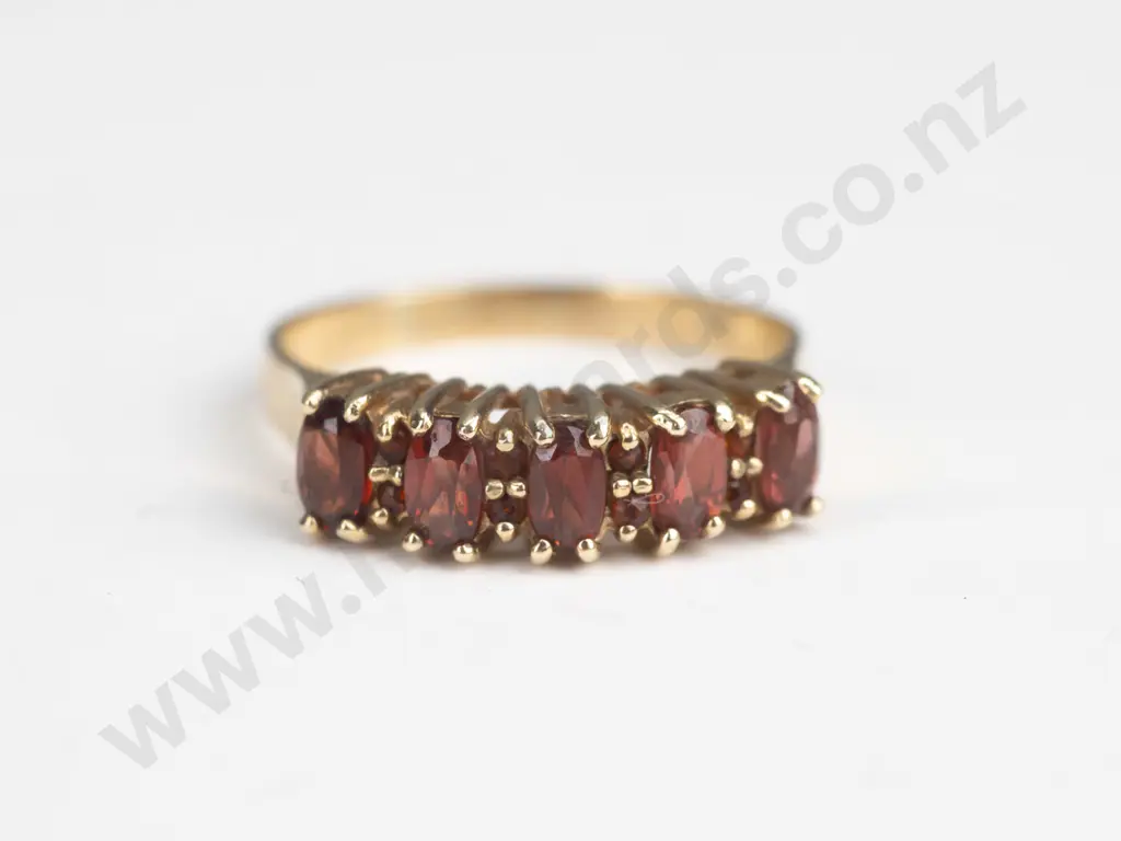 garnet bridge ring 3.5gms stamped 375 Image 1++