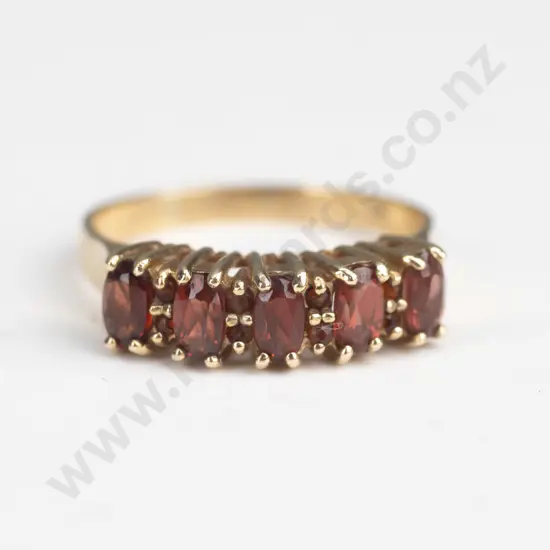 garnet bridge ring 3.5gms stamped 375