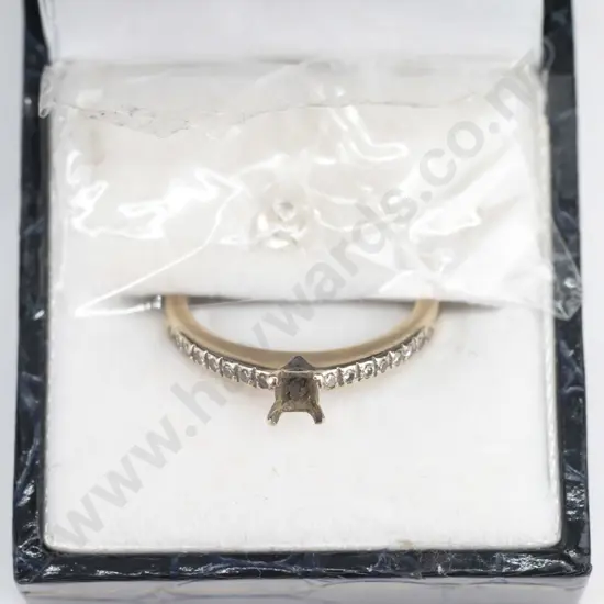 18ct gold ring mount with shoulder diamonds  loose princess cut diamond 305 square .25cts ring 3.2gms