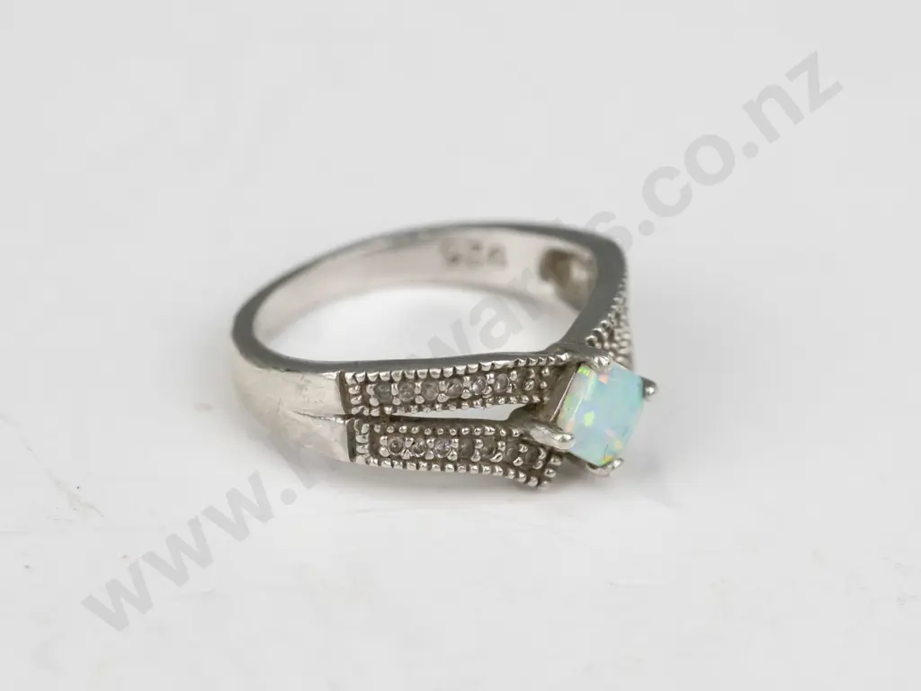 sterling silver opal ring 3gm  size N Image 1++