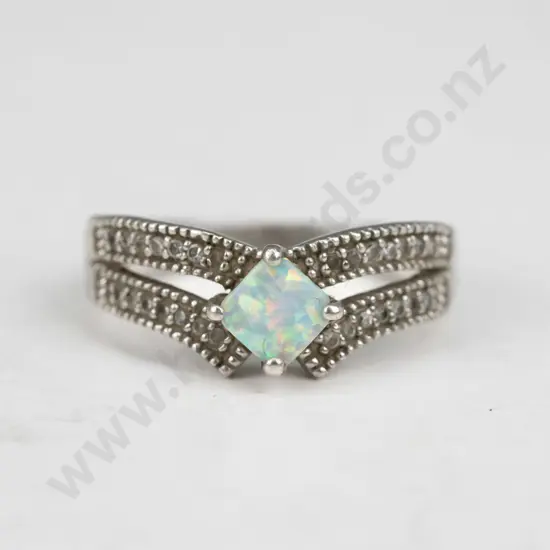 sterling silver opal ring 3gm  size N