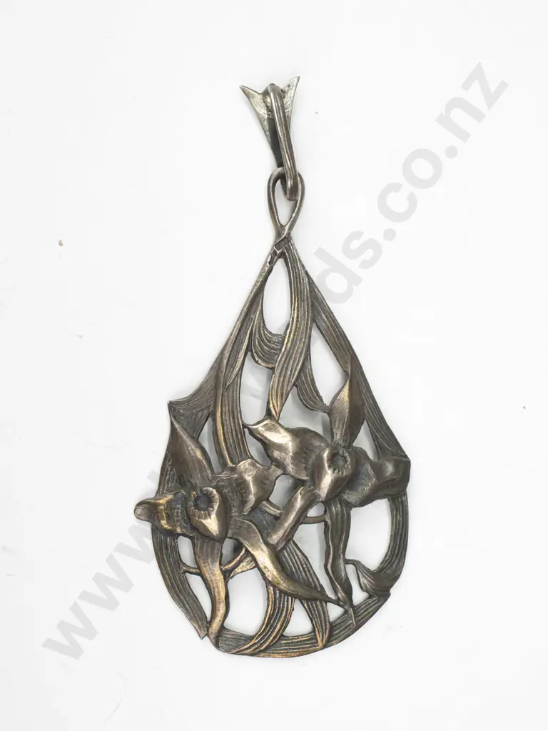 art nouveau style pendant no chain Image 1++