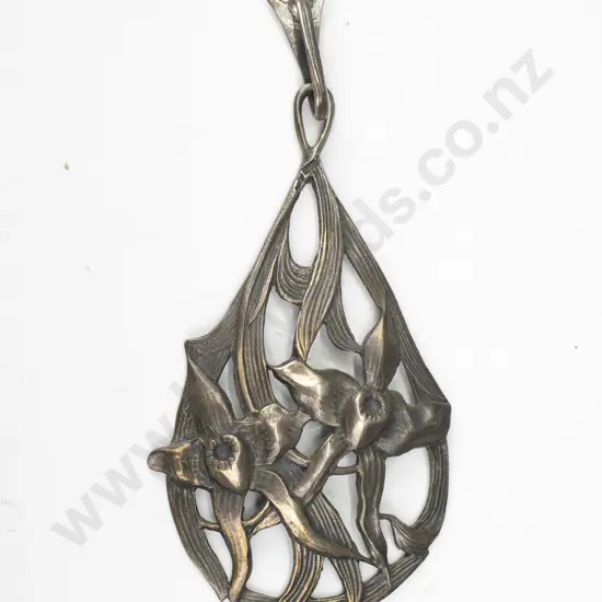 art nouveau style pendant no chain