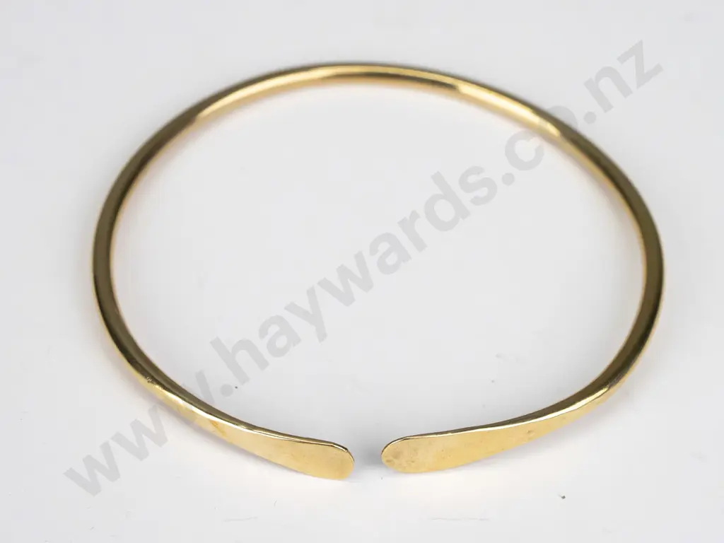 9ct yellow gold 3mm wire bracelet 13.8gms Image 1++