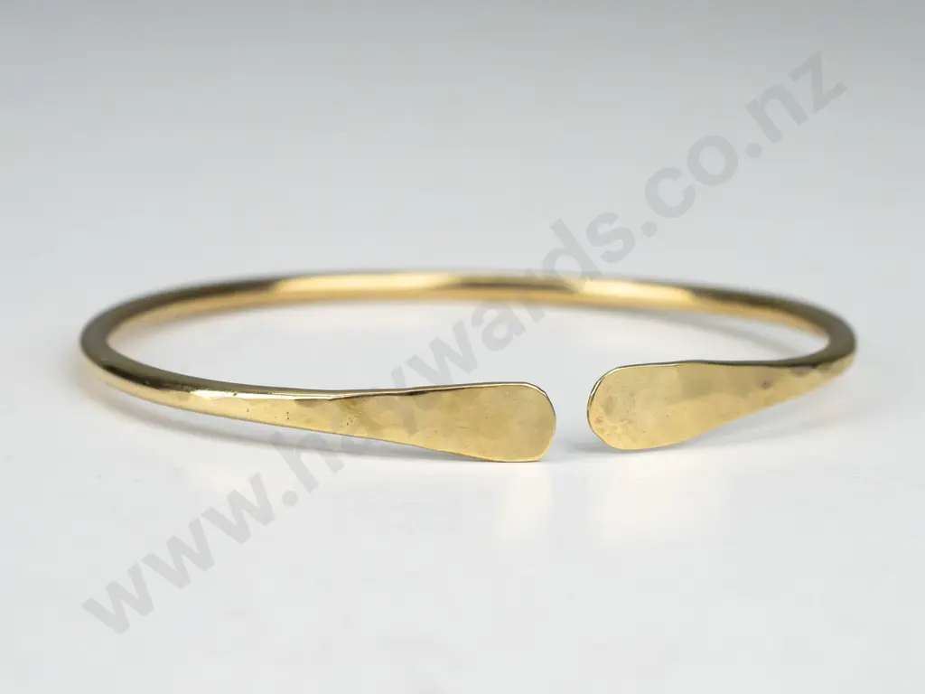9ct yellow gold 3mm wire bracelet 13.8gms Image 1++