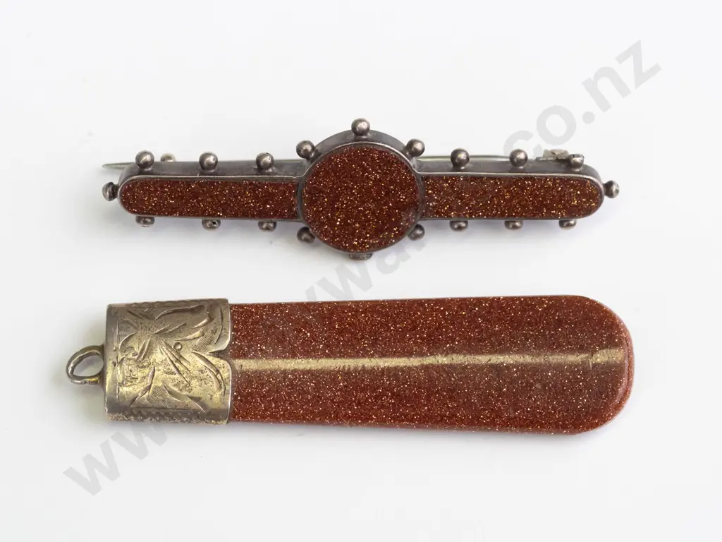 speckled brown bar brooch stamped silver & speckled brown pendant no mark or chain Image 1++