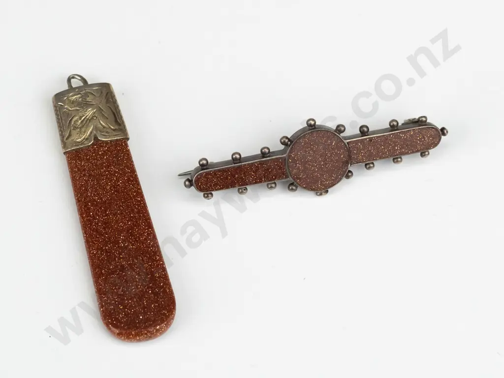 speckled brown bar brooch stamped silver & speckled brown pendant no mark or chain Image 1++