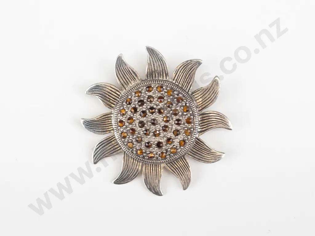 silver brooch stamped 925 Image 1++