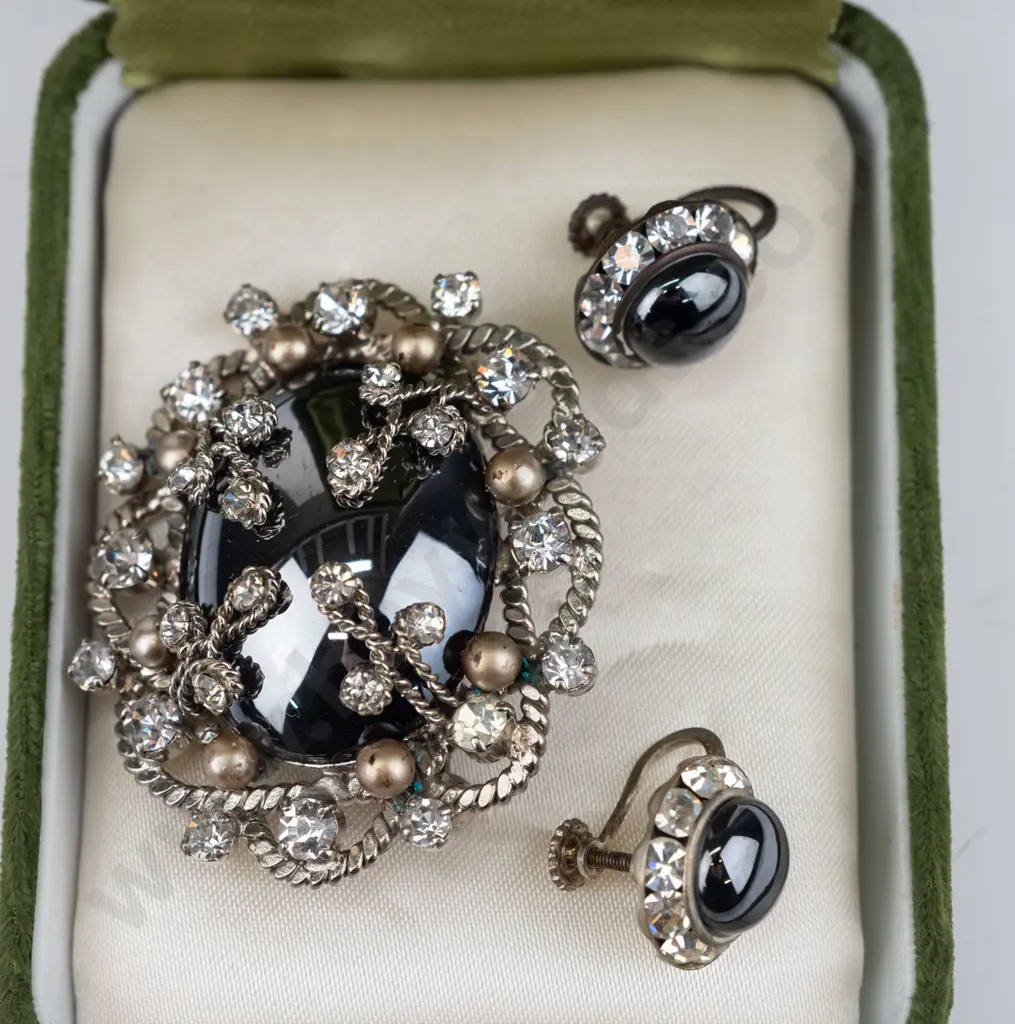 costume brooch & earring set [screw on] Image 1++