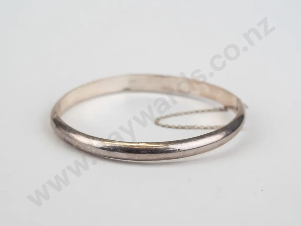 silver bangle with safety chain stamped 925 has a few dents (28gm) Image 1++