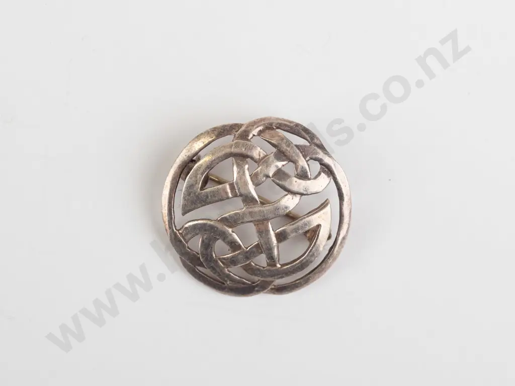 silver brooch stamped 925 Image 1++