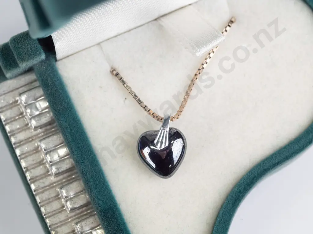 heart pendant chain stamped 925 in grand piano jewllery case Image 1++