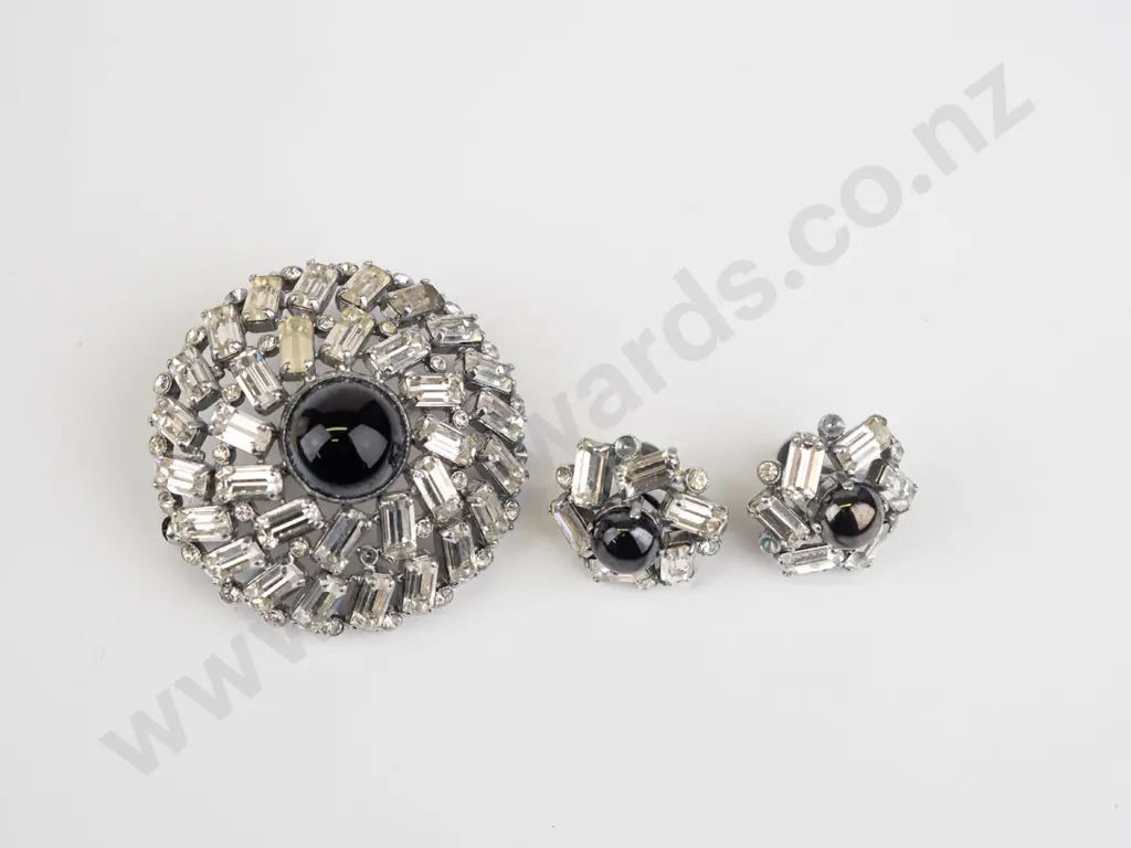costume brooch & earring set [screw on] Image 1++
