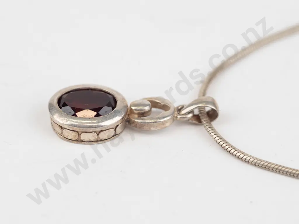 silver garnet pendant stamped 925 Image 1++