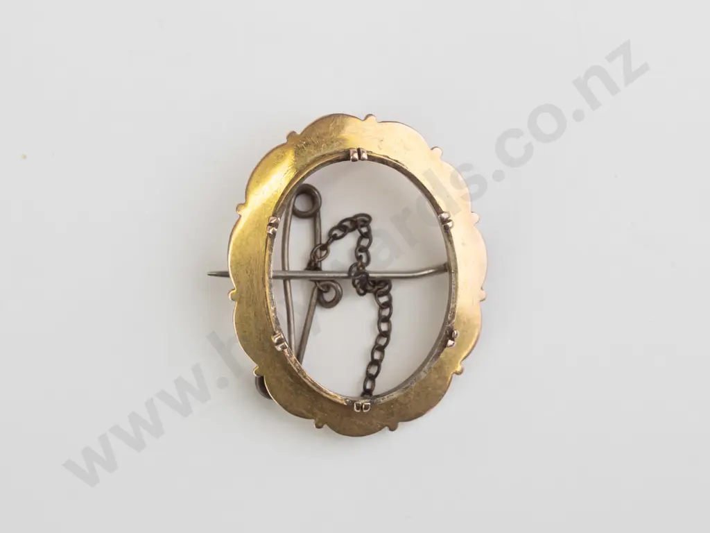 9ct brooch frame 4.40gms gp safety chain (4.2gm) Image 1++