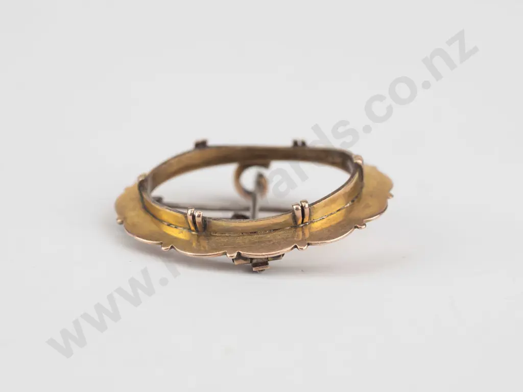 9ct brooch frame 4.40gms gp safety chain (4.2gm) Image 1++