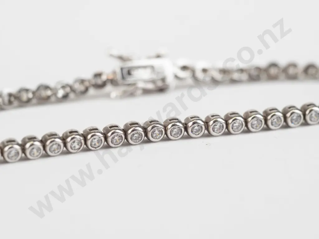 silver zircon bracelet 7gms stamped 925 Image 1++