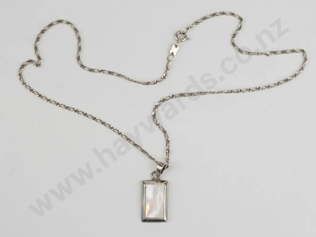 silver mother of pearl necklace stamped 925 Image 1++