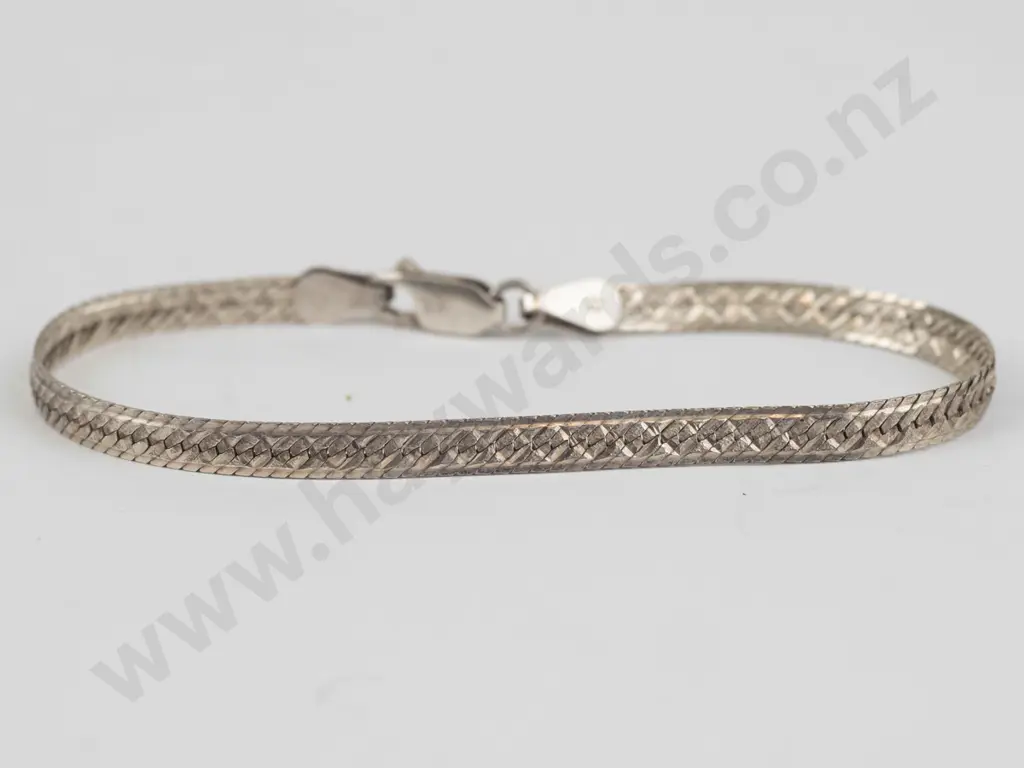 silver herring bone  bracelet 4g stamped 925 Italy Image 1++