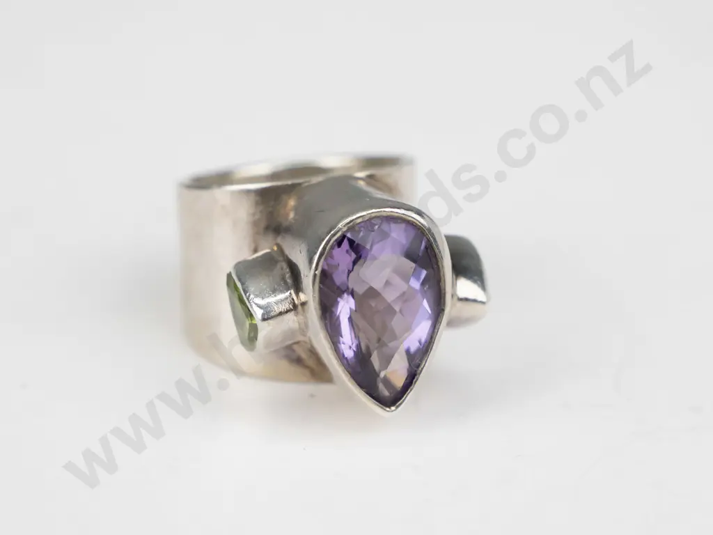 sterling silver amethyst & peridot ring 13gm size J Image 1++