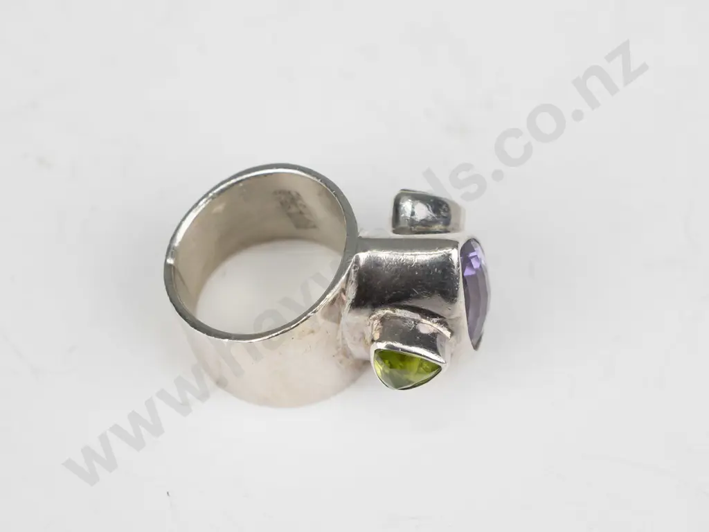 sterling silver amethyst & peridot ring 13gm size J Image 1++