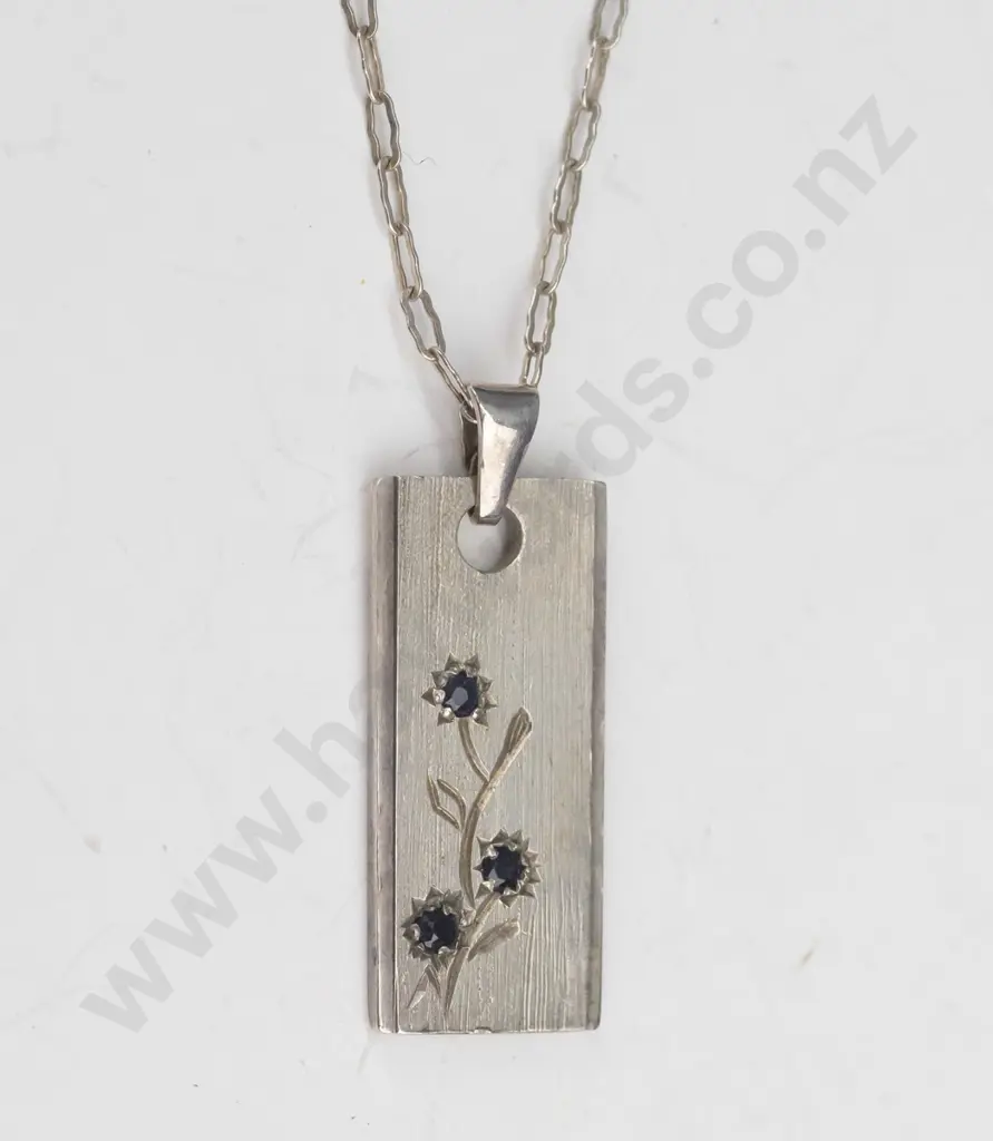 silver ingot with 3 red stones stamped 925 Image 1++
