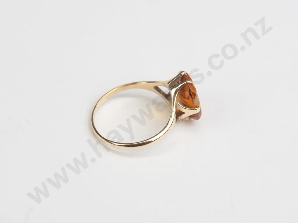 9ct ring with synthetic stone (corundum) 3.4gms Size S Image 1++