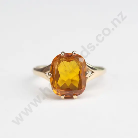 9ct ring with synthetic stone (corundum) 3.4gms Size S