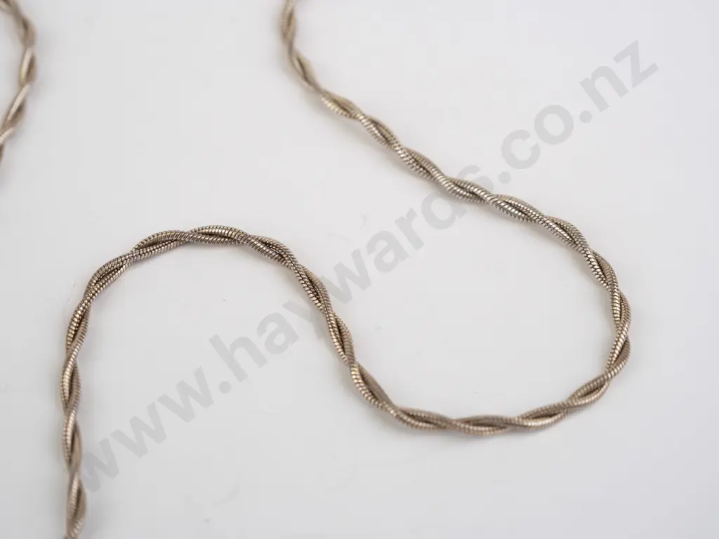 silver entwined chain stamped 925 - 7gms Image 1++