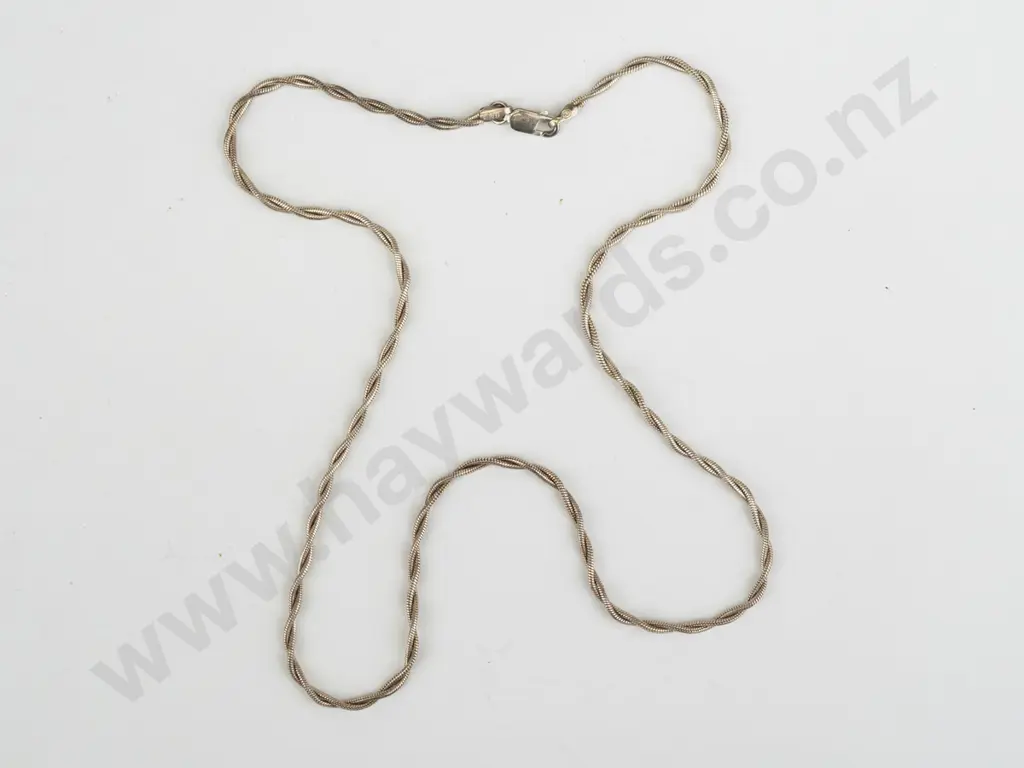 silver entwined chain stamped 925 - 7gms Image 1++
