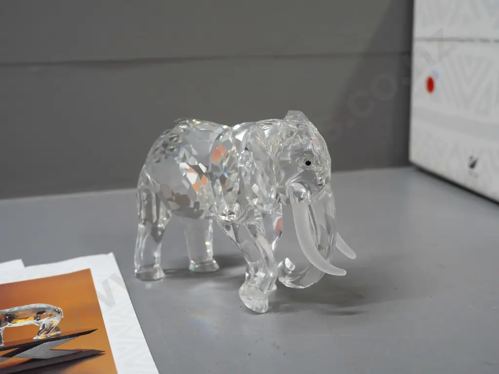 Swarovski crystal 1993 'Inspiration Africa' series elephant figure with original box H-85 L-120 Image 1++