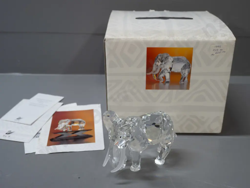 Swarovski crystal 1993 'Inspiration Africa' series elephant figure with original box H-85 L-120 Image 1++