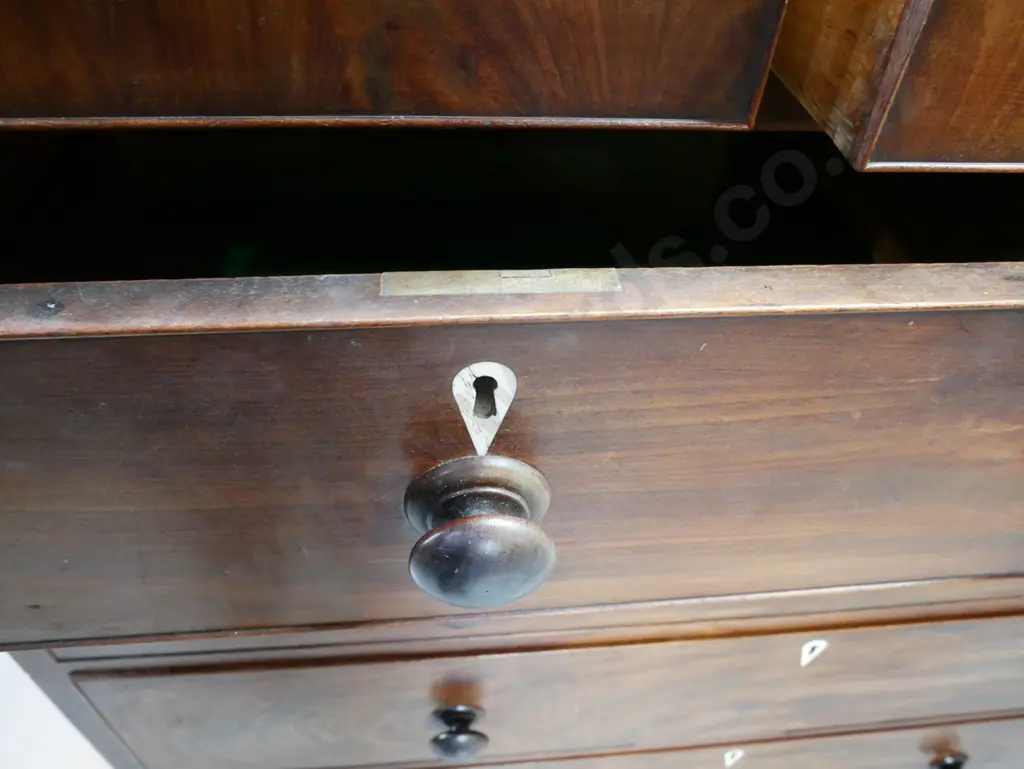late Georgian mahogany chest of drawers - 3 hidden frieze drawers above 5 main drawers with turned wooden knobs and bone Image 1++