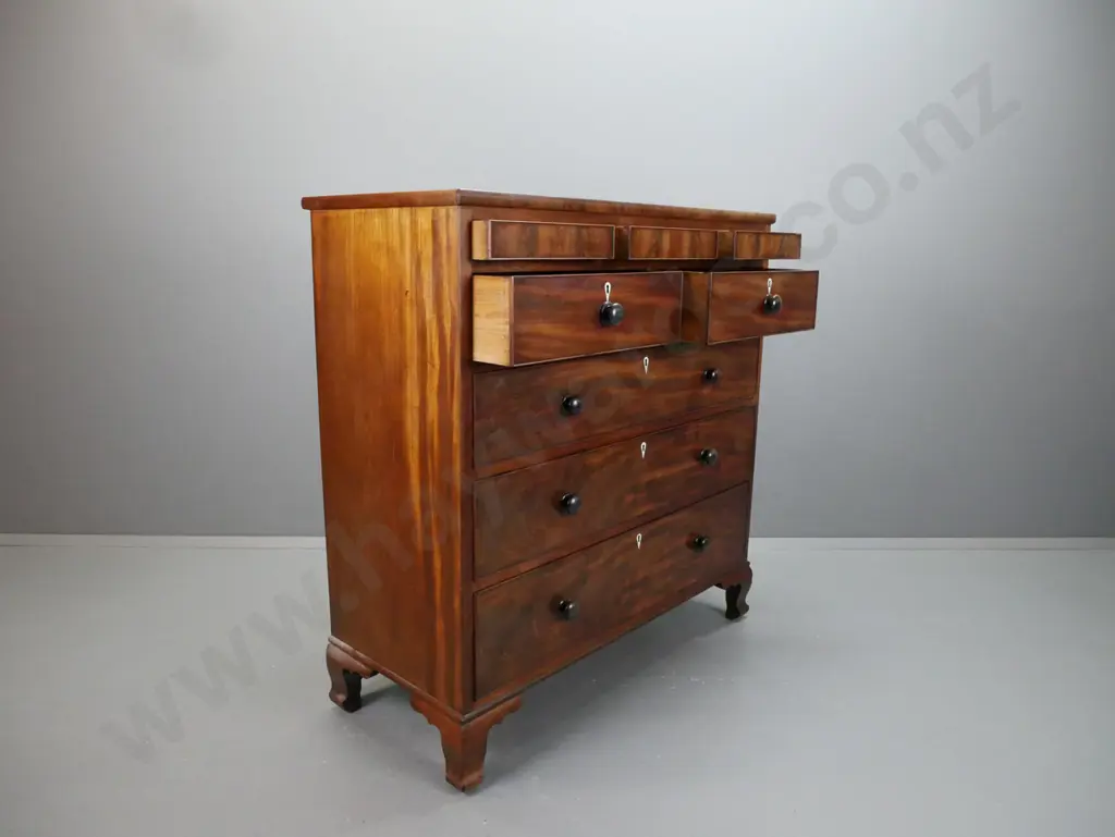 late Georgian mahogany chest of drawers - 3 hidden frieze drawers above 5 main drawers with turned wooden knobs and bone Image 1++