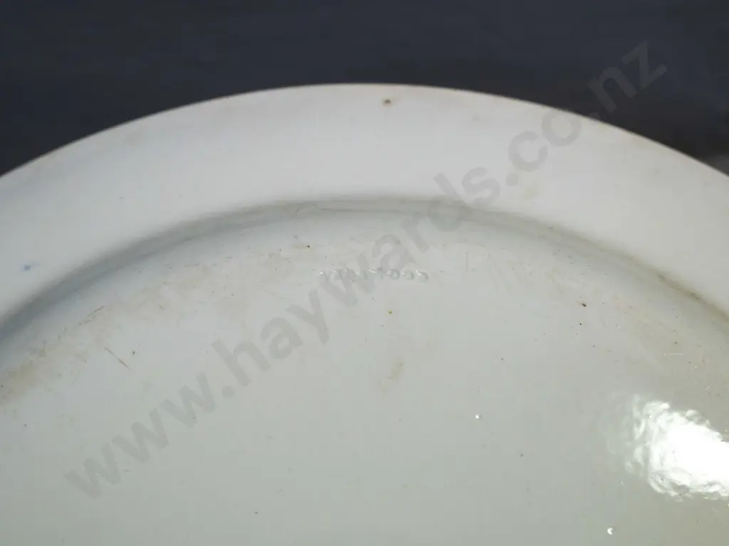 vintage Wedgwood cabinet plate - blue & white lotus motif pattern - marked 33 on back D-245 Image 1++