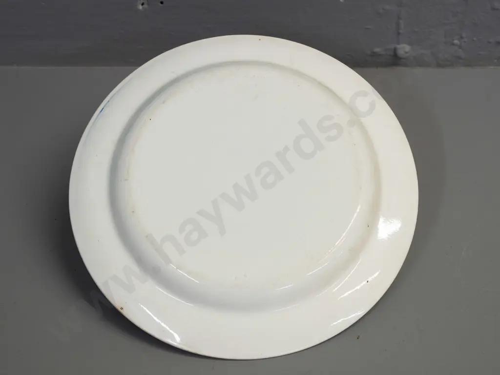 vintage Wedgwood cabinet plate - blue & white lotus motif pattern - marked 33 on back D-245 Image 1++