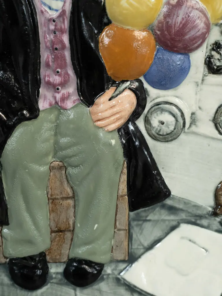 Royal Doulton "Balloon Man" relief-moulded cabinet plate - 1980 re-issue of 1940 design - small fleck to glaze on leg Image 1++