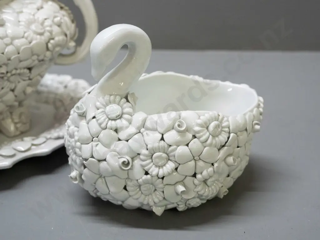 Italian porcelain lidded tureen with tray and small swan vase, marked A.Z. (Antonio Zen) Nove on base, encrusted in fine Image 1++