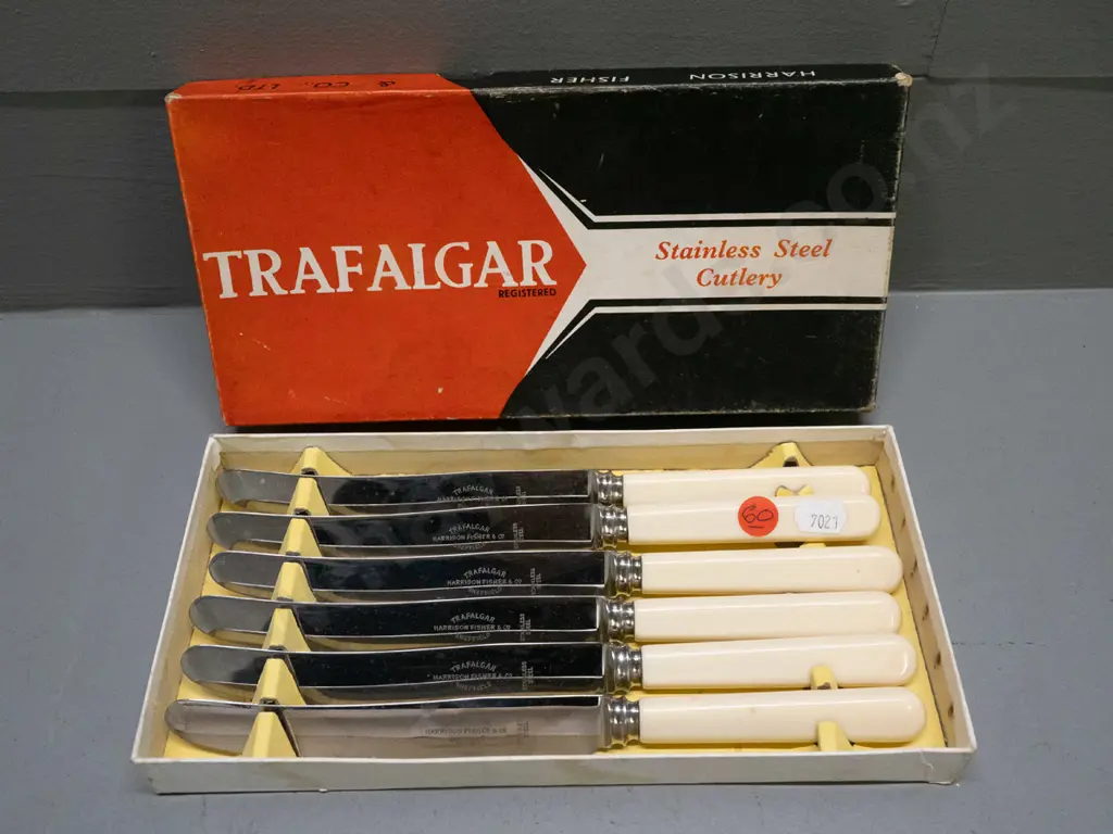 boxed set of 6 bone handled dinner knives - Trafalgar / Harrison Fisher & CO Sheffield Image 1++