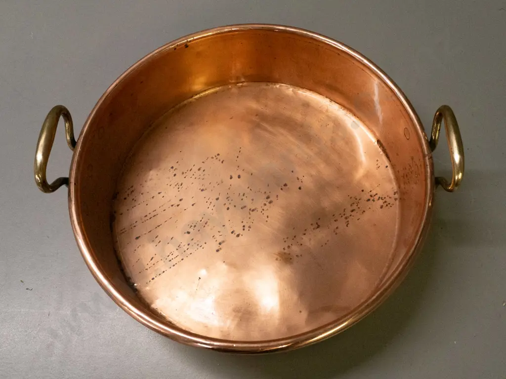 very large vintage heavy copper jam pan with brass handles, no maker's marks - some discolouration inside H-200 D-480 Image 1++