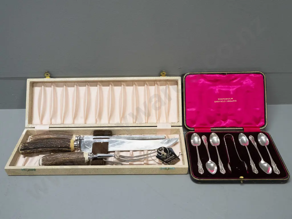 2 cased Sheffield plated cutlery sets - antler handled carving set and set of 6 teaspoons with sugar tongs - wear and Image 1++