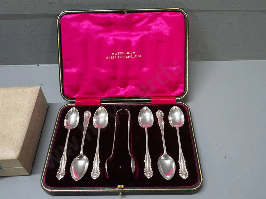2 cased Sheffield plated cutlery sets - antler handled carving set and set of 6 teaspoons with sugar tongs - wear and Image 1++
