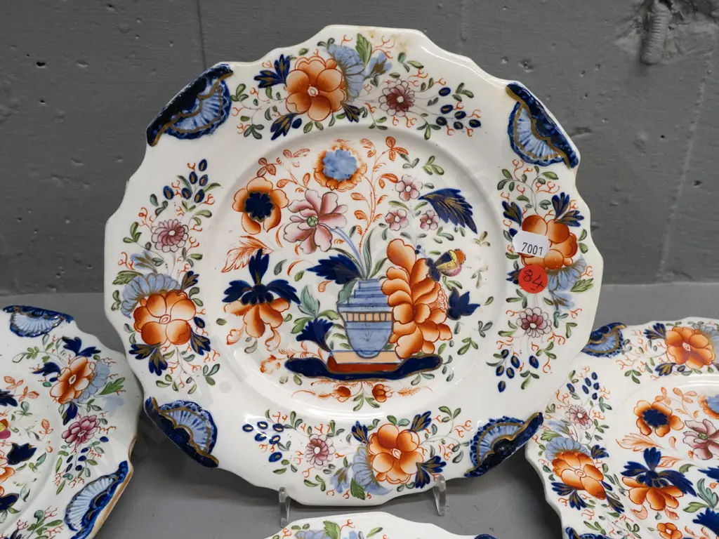 6 vintage imari pattern plates - impressed mark Ironstone China in base - 1 with chip under rim, 2 with small chips Image 1++