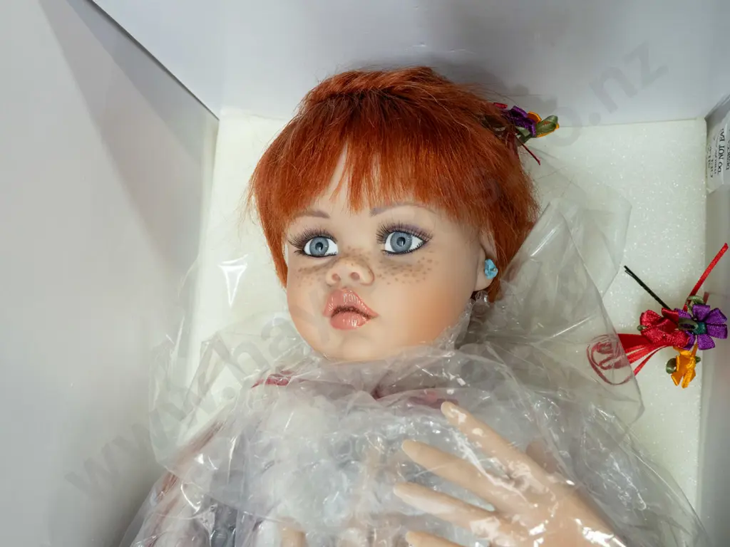 Jan Mclean 2003 "Nessie" doll in original packaging with stand, documents and certificate - No 384 of 494 Image 1++