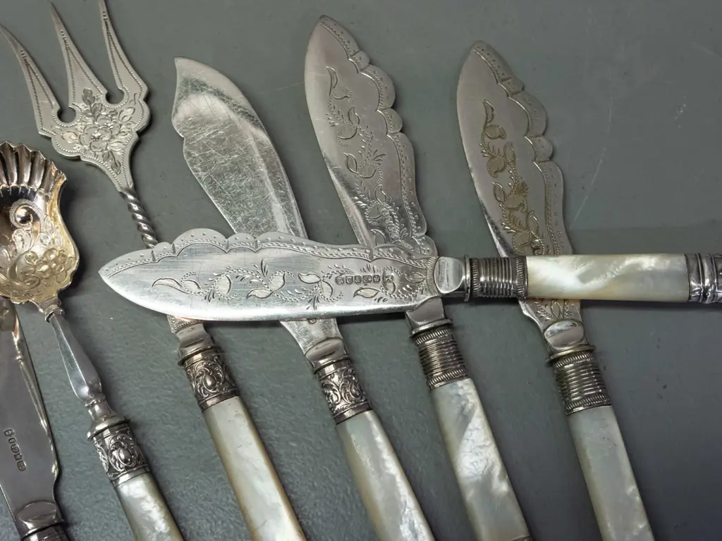 assorted vintage silver plated mother of pearl and bone handled cutlery, some with engraved blades, various patterns Image 1++